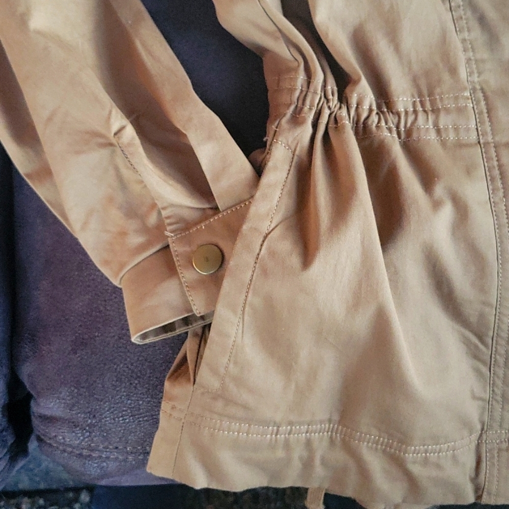 Woman's Columbia Light Weight Spring Jacket - Picture 5 of 5